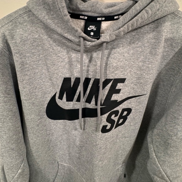 Nike SB Hoodie Mens Grey Centre Logo - Picture 3 of 3